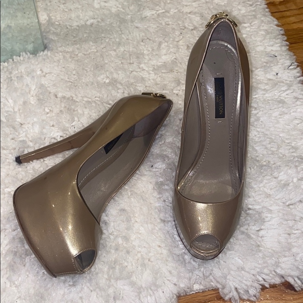 Louis Vuitton heels size 35 1/2